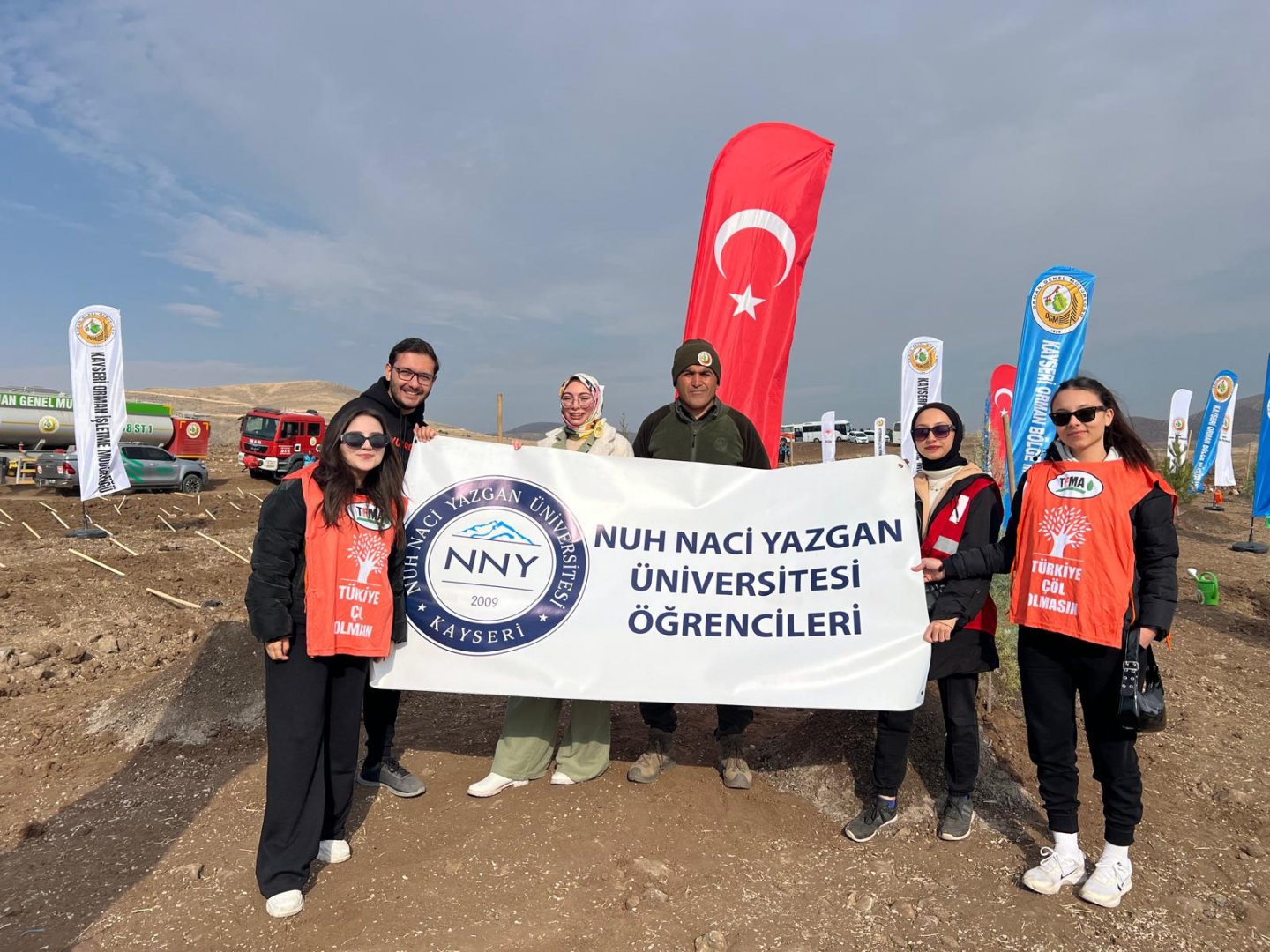 Üniversitemiz Öğrencileri, Milli Ağaçlandırma Gününde Fidan Dikti